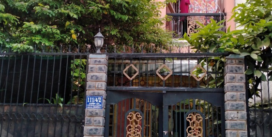 Nhà cần bán, khu an ninh, tien ích, hẻm xe tải thông tứ hướng, sân để xe hơi