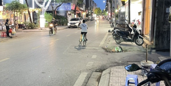 Bán nhà mặt phố Hoàng Như Tiếp mặt tiền 9.6m- Kinh doanh- nhỉnh 19 tỷ