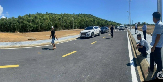 TÔI CC sắp đi nước ngoài Bán NHANH lô đất 2 mặt tiền sát QL1A-Biển Quảng Bình