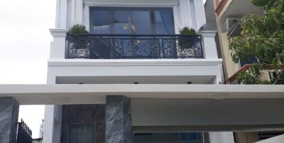 Bán nhà 1 trệt 2 lầu hẻm trước nhà 5m có sân đậu oto 7 chỗ trung tâm F7 TP VT