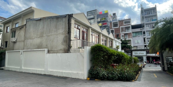 Bán nhà nát góc 3 MT đường Quốc Hương XD Hầm 7 tầng, DT 8.8x28m, 70 Tỷ