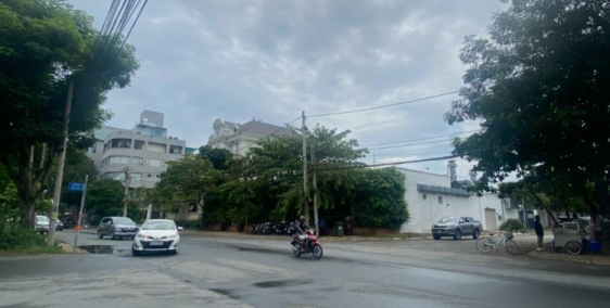 Bán đất góc 2 MT Nguyễn Văn Hưởng xây Hầm 7 tầng, DT 21x30m, 200 Tỷ cạnh sông