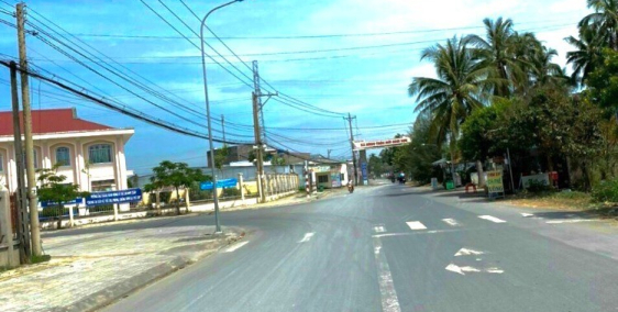 ĐẤT MẶT TIỀN HUYỆN LỘ 17 GẦN NGAY ỦY BAN QUỚI SƠN