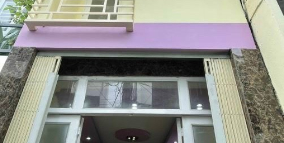 Nhà lầu 2 phòng ngủ gần công viên Hùng Vương