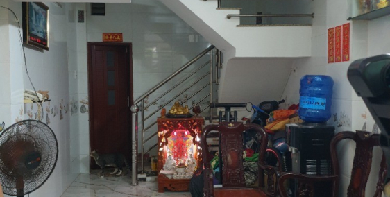 Bán nhà gạch đúc 3 tầng gần chợ mới xây, trung tâm giá 3,95 tỷ thương lượng