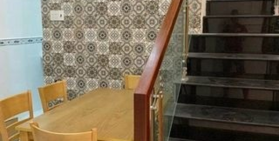 ngay trung tâm chợ thủ đức ,nhà 1 trệt 1 lầuHXH đậu cửa giá chỉ 2.96 tỷ cho 30m2