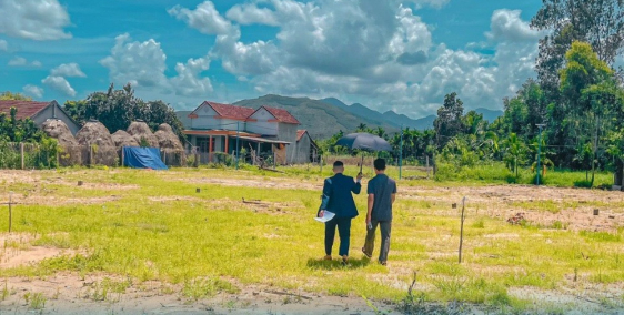 Cần bán gấp lô đất Lk11 119m2 Thổ cư 100%. Gía 359 triệu ( bao sổ đỏ)