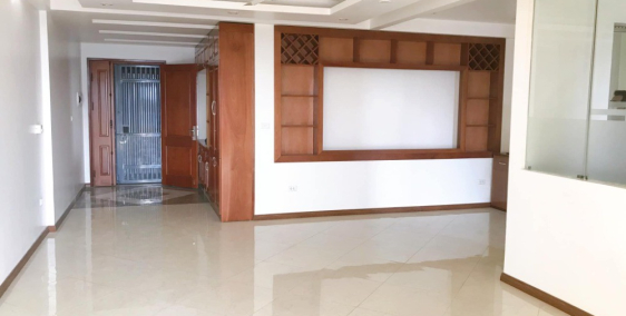 Cần bán rất gấp căn hộ chung cư 3 ngủ trung tâm Cầu Giấy 130m2, tầng cao 3.8 tỷ