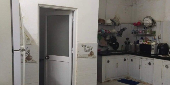 Gấp chủ cần tiền bán can nhà giá chỉ 10.7 tỷ. Dt 100m2. 3 pn. 1wc.