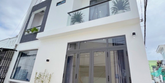 Nhà góc 2 mặt tiền hẻm liên tổ 1 - 2 Nguyễn Văn Cừ