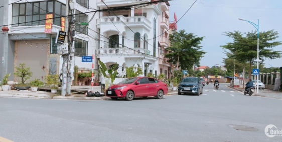 Hàng xóm Quận Uỷ BTL 35m lô góc 3 mặt ngõ, ô tô đỗ cửa cách trục chính 10m Giá 2