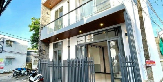 Nhà 3 mặt tiền hẻm 44 cách đường CMT8 100m