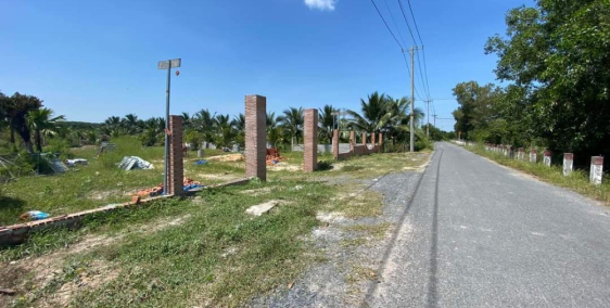 Gấp Gấp 1300m2 đất vườn (100m2 thổ), Giá F0 10 tỷ 550 triệu, shr