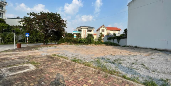 Cho thuê đất mặt đường đôi Phạm Văn Đồng – Hoàng Quốc Việt, 377m2, KD buôn bán t