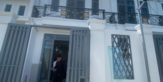 Nhà 5X12 SHR VIEW CôngViên HXH1/GiồngLớn_Đức Hòa_LA(825TRiệu)