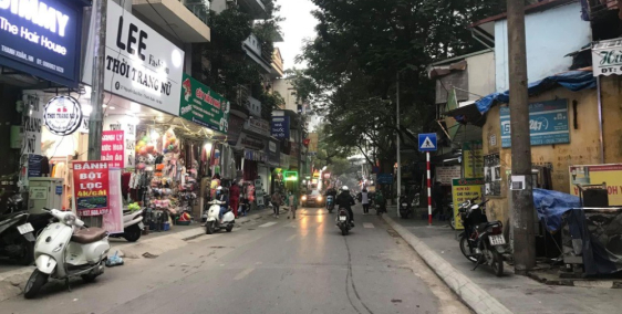 Cho thuê mặt bằng KD Đống Đa, view hồ, sầm uất, mặt tiền rộng 5m