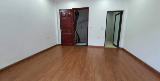 Bán nhà đẹp Xuân Thủy: 5 tầng, 38m2, giá chỉ 4.2 tỷ. Cách phố 30m.