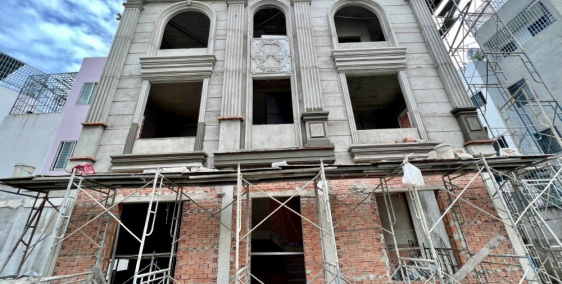 Bán nhà phố đang xây, kịp vào nhà mới trước Tết