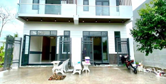 Nhà lầu mới hoàn thiện gần góc ngã 3 đường Huỳnh Thị Nỡ