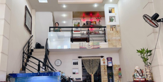 Nhà Đoàn Văn Bơ Q4, 60m2, 6PN, nhỉnh 6 tỷ