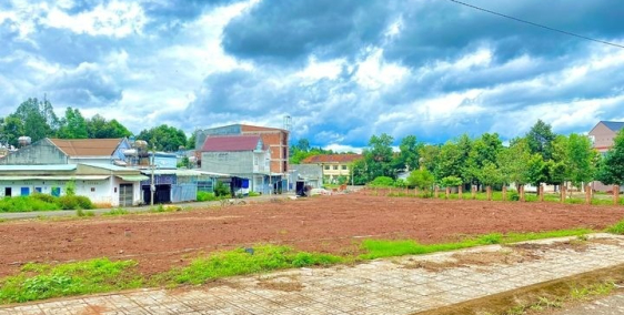 Gia đình em cần bán lô đất Bình Phước đường 26m đối diện KCN Phú Riềng 493ha.