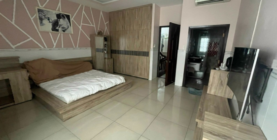 bán nhà khu trung sơn, bình chánh: 10x20m,trệt 3 lầu,nột thất cao cấp.30 tỷ