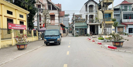 Chính chủ bán 57m2 nhà 1,5 tầng, view hồ thôn Lời, hướng ra mặt đường Ỷ Lan