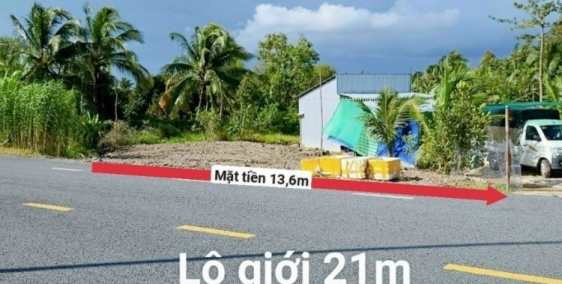 Nền diện tích rộng đường vào chợ Vàm Xáng