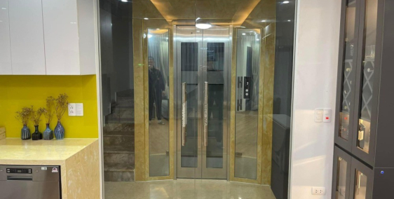 CẦN BÁN NHÀ LÔ GÓC -  Ô TÔ TRÁNH THANG MÁY  PHỐ HOA BẰNG - CẦU GIẤY