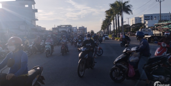 Cần bán gấp nhà liền kề Nguyễn Văn Tạo giá 1,8 tỷ giá quá bèo, mong bán được nhẹ