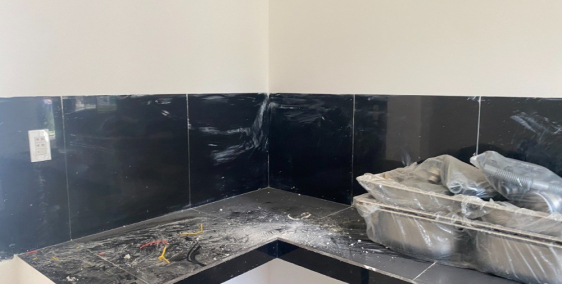 Bán nhà mới xây cách QL1a 100m