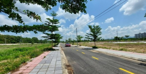 Bán lô đất mặt tiền Hùng Vương Mega City Kon Tum-Thích hợp xây homestay 520tr.