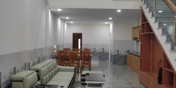 Bán nhà mẩu lệch tầng, sang tên công chứng ngay.