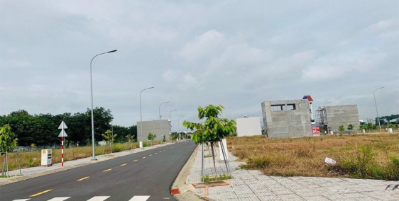 769   Bán gấp đất nền MTD DT769, thuộc khu TĐC Lộc An - Bình Sơn,SHR