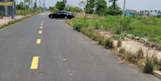 bán gấp lô đất mt đường 826, khu vực đông dân cư, shr