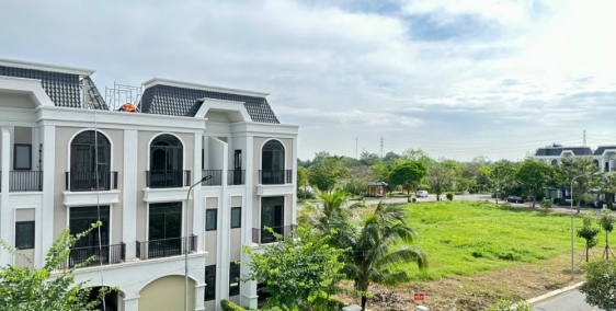 Còn duy nhất 1 căn nhà phố view sông ngay trung tâm phường 6 TP Tân An