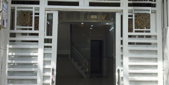 Giảm sốc 800tr! Nhà Trần Xuân Soạn 70m2, sân rộng, 3 PN, 3WC, còn 4tỷ9