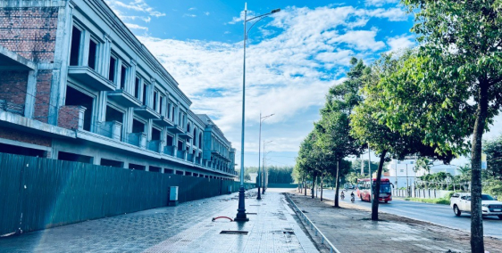 Bán nhà phố - 2 căn liền kề mặt tiền 32m ngay trung tâm TP. BMT