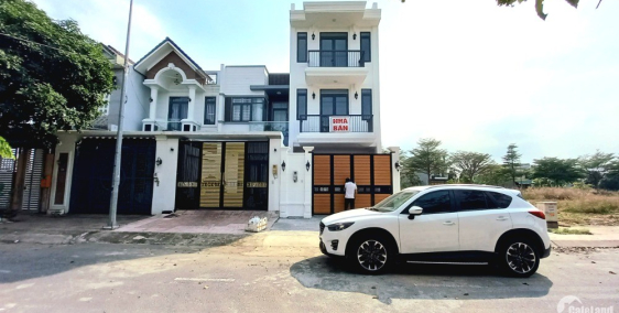 Bán Nhà Mới Xây 1 Trệt 2 Lầu Đối Diện Công Viên Gold Hill. Thị trấn Trảng bom