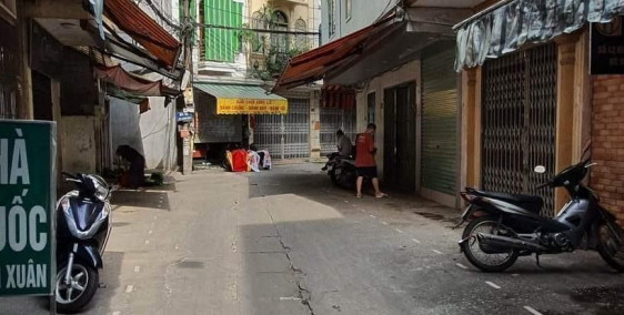 CẦN BÁN NHÀ LÒ ĐÚC GẦN Ô TÔ KINH DOANH