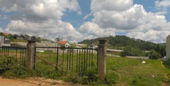 Bán đất MT chính Măng Lin sổ hồng riêng thổ cư. Diện tích 230m².