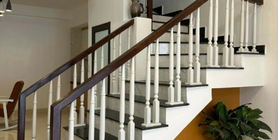 Bán nhà 3.5 tầng ngõ phố Ngọc Tuyền, ph Ngọc Châu, TP HD, 42m2, mt 4.2m, 3 ngủ,