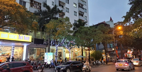 Bán biệt thự mặt phố Nguyễn Sơn, Long Biên, 168 m² x 5 tầng, giá rẻ 14 tỷ.