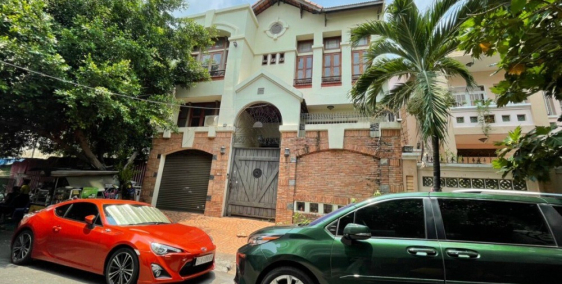 Bán nhà đường Hoa P.2,Q.Phú Nhuận.DT: 8x18m,CN: 144m2,3lầu.Giá:47 tỷ