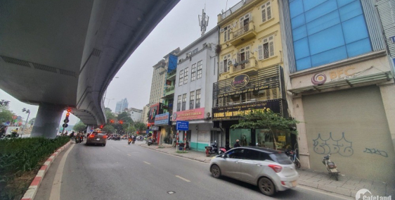 Bán nhà quận Đống Đa, mặt phố Hoàng Cầu. Dt 239m, 4T, MT 8.2m, 73 Tỷ. Vị trí đẹp