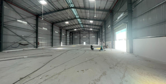 Cần cho thuê dài hạn kho xưởng mặt tiền đường trong KCN Hải Sơn, huyện Đức Hòa