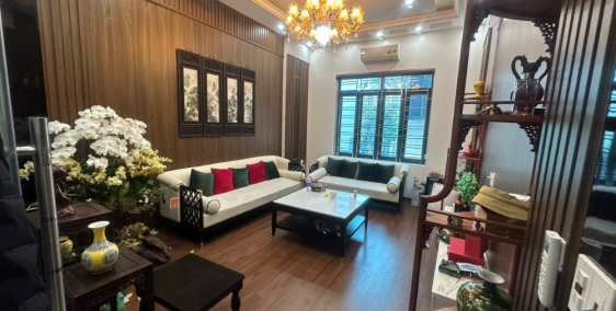 Cho thuê nguyên nhà 4 tầng ngay lô 16 Lê Hồng Phong.