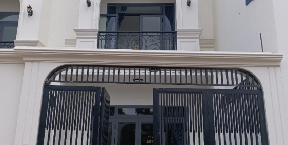 Bán nhà phố trung tâm BMT mới 100% đầy đủ nội thất chỉ 3 tỷ xxx