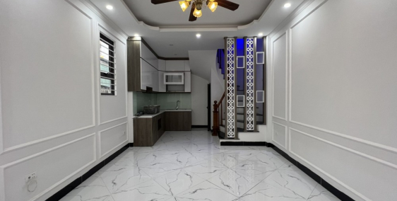 Bán nhà Nguyễn Ngọc Vũ Cầu Giấy Hà Nội 40m 5 tầng 4 ngủ ngõ thông gần ô tô ở