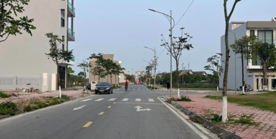 Bán đất KDC Trần Hưng Đạo hướng Nam, đường trục chính 17.5m, sổ hồng, giá rất hợ